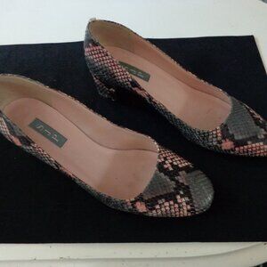 SJP Sarah Jessica Parker Snakeskin Gray and Pink Pumps